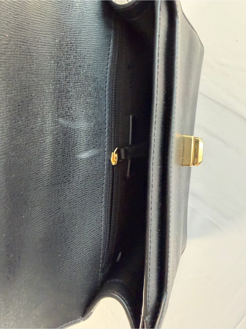 Kate Spade Phoebe turn lock Black Leather Shoulder Bag with Gold Hardware - Picture 15 of 16